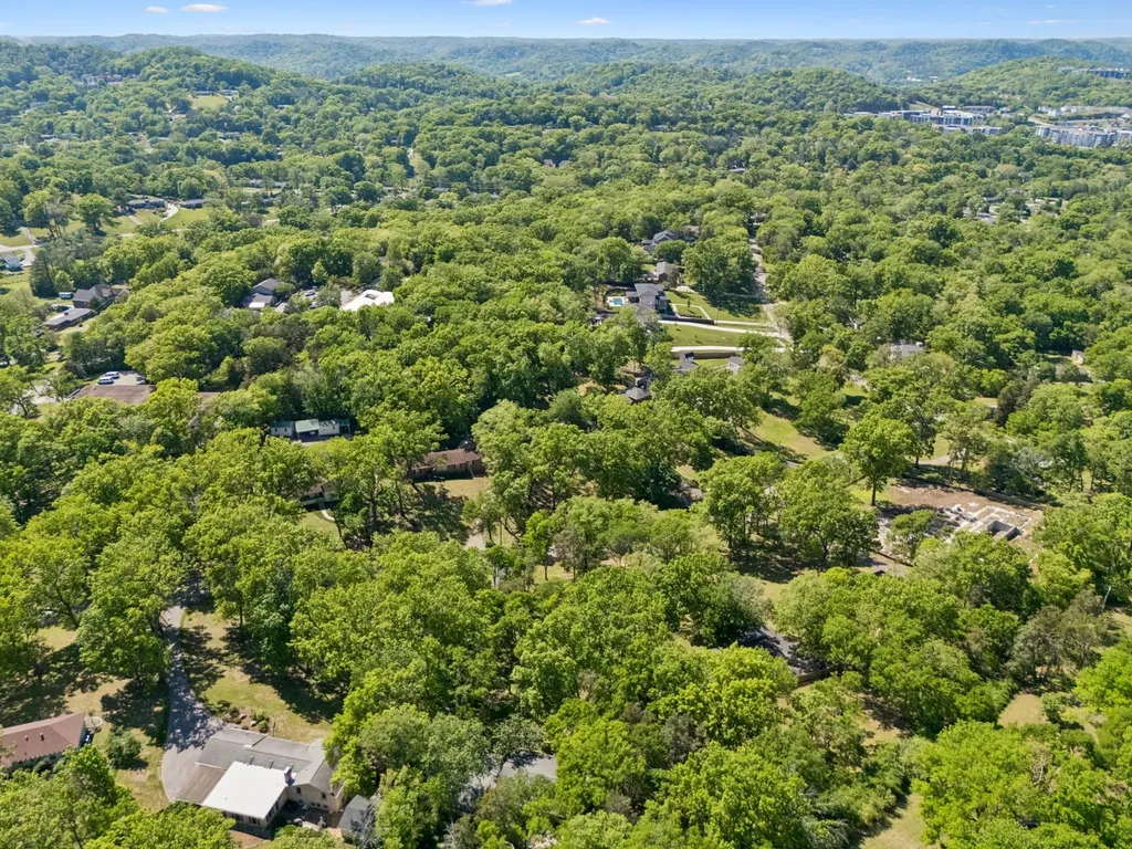 703 Clematis Drive Nashville TN 37205