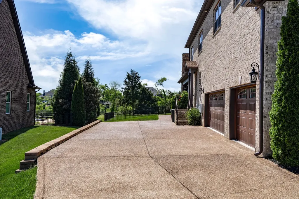 106 Nogs Garden Gallatin TN 37066