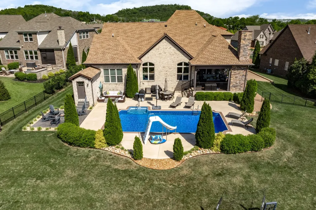 106 Nogs Garden Gallatin TN 37066