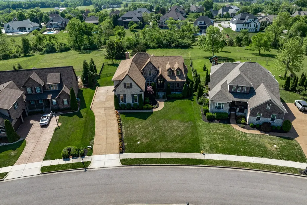 106 Nogs Garden Gallatin TN 37066