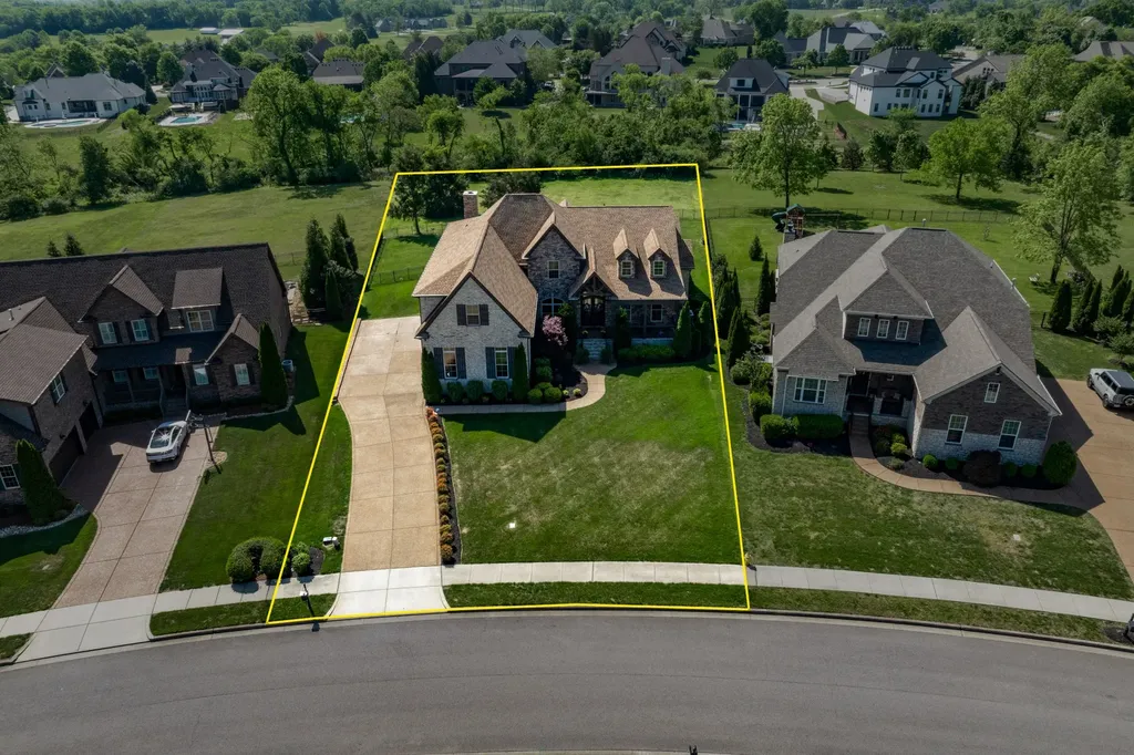 106 Nogs Garden Gallatin TN 37066