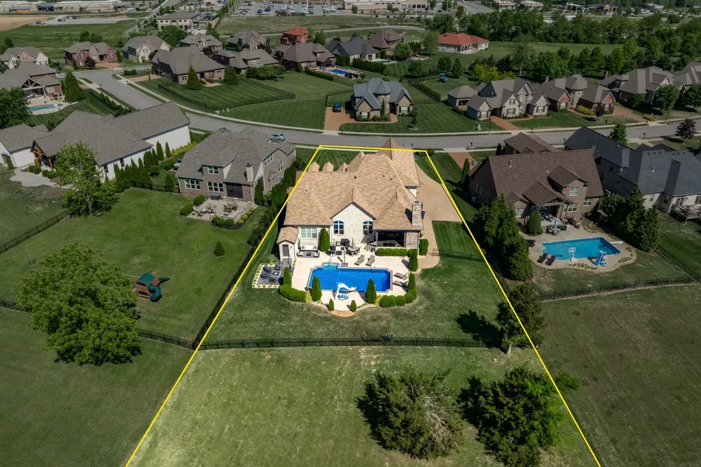 106 Nogs Garden Gallatin TN 37066