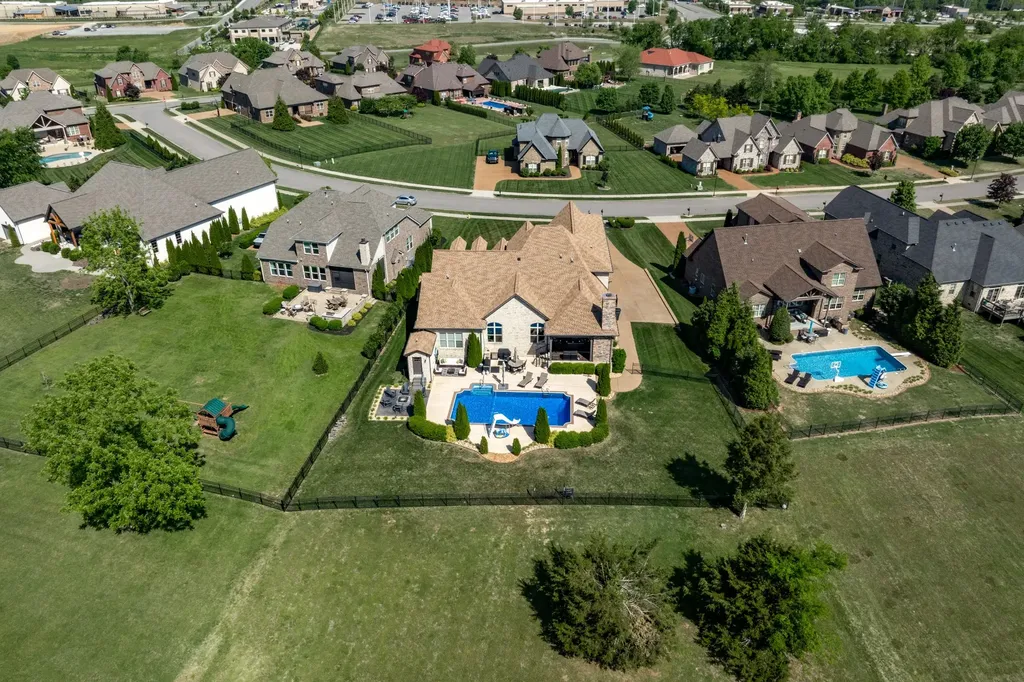 106 Nogs Garden Gallatin TN 37066