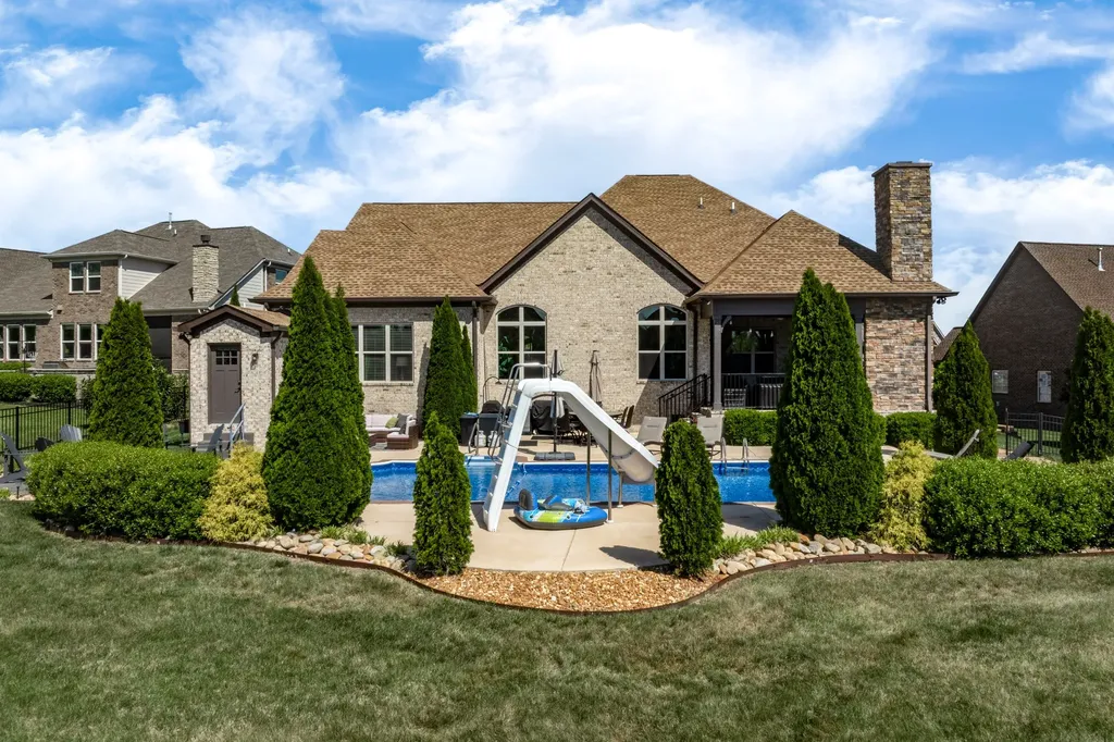 106 Nogs Garden Gallatin TN 37066