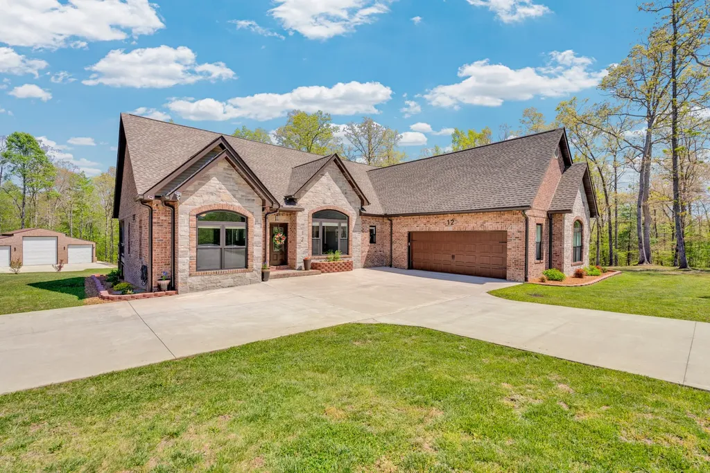 12 Hickory View Lane Crossville TN 38572