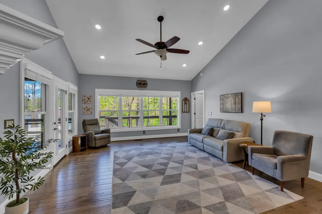 12 Hickory View Lane Crossville TN 38572