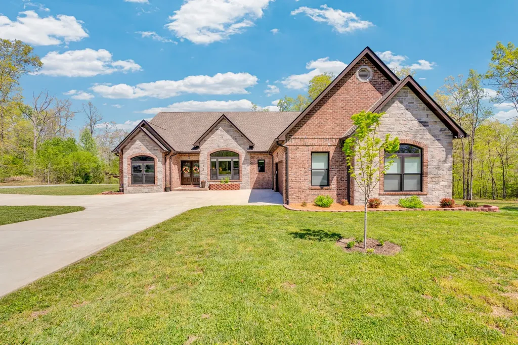12 Hickory View Lane Crossville TN 38572