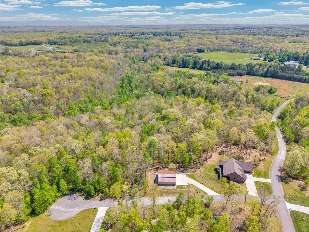 12 Hickory View Lane Crossville TN 38572