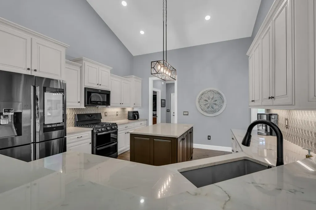 12 Hickory View Lane Crossville TN 38572
