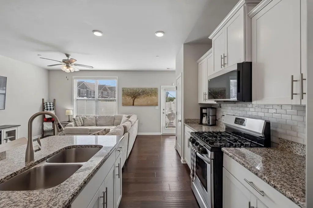 422 Manor Row Pleasant View TN 37146