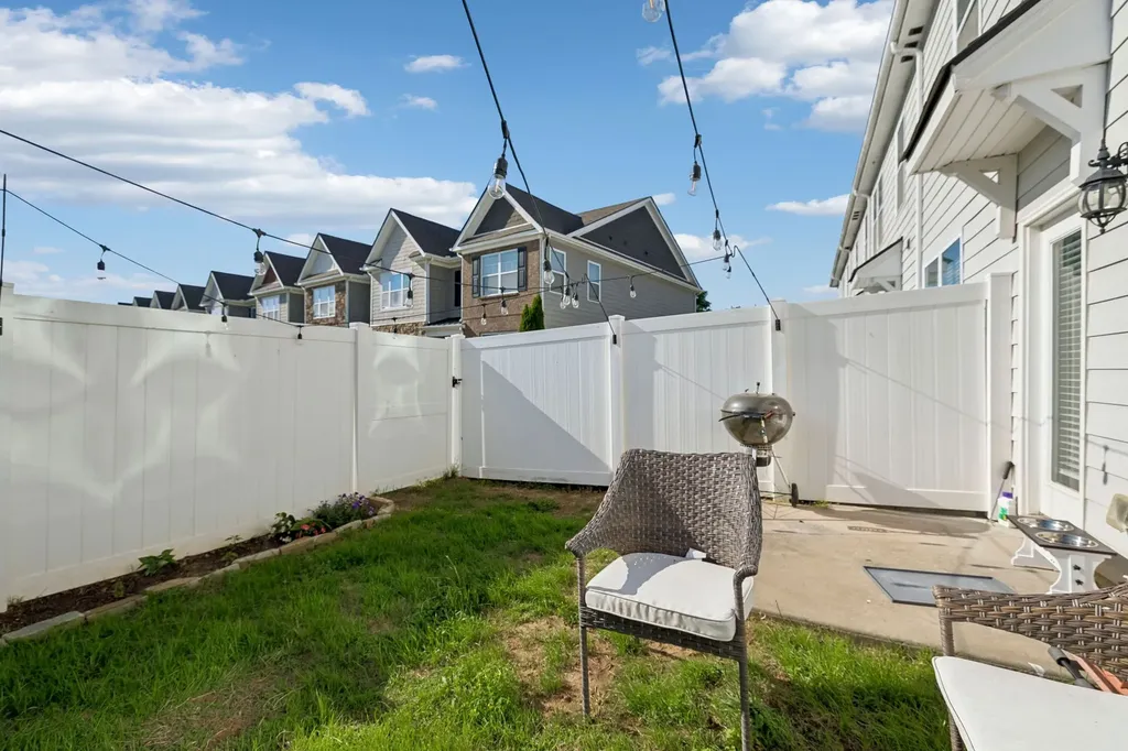 422 Manor Row Pleasant View TN 37146