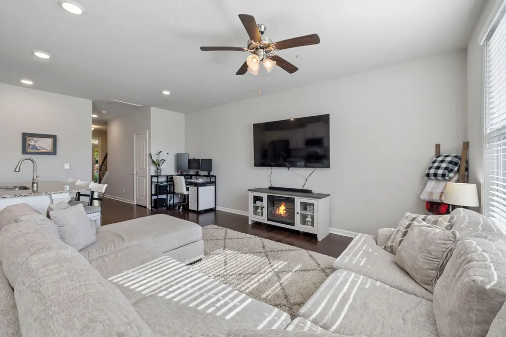 422 Manor Row Pleasant View TN 37146