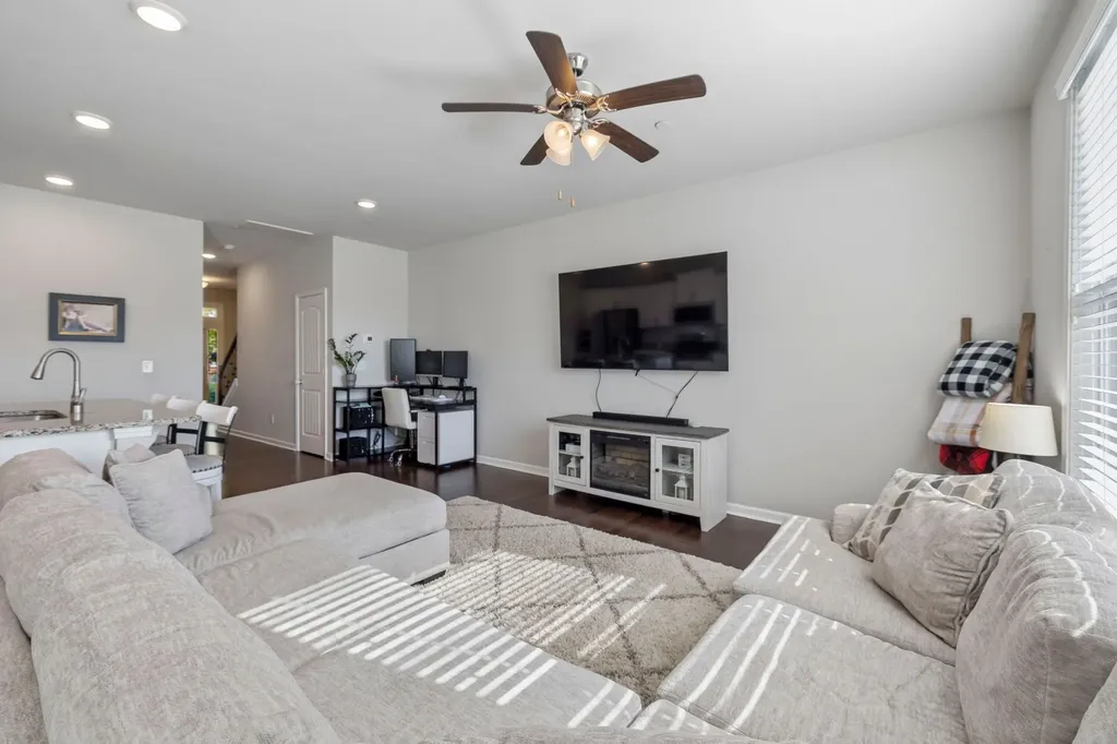 422 Manor Row Pleasant View TN 37146