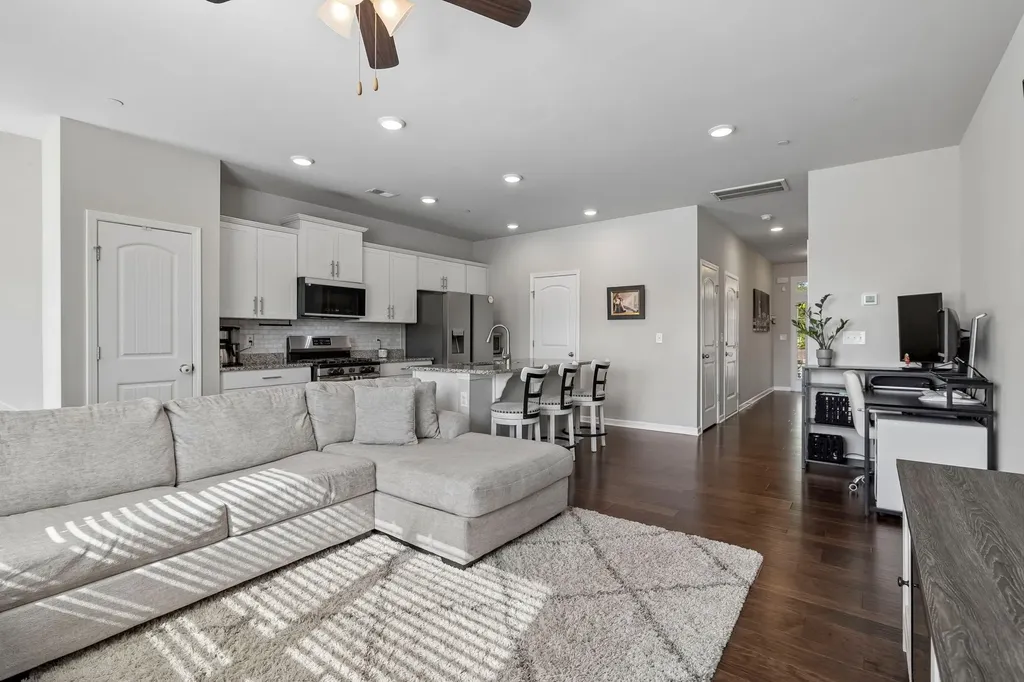 422 Manor Row Pleasant View TN 37146