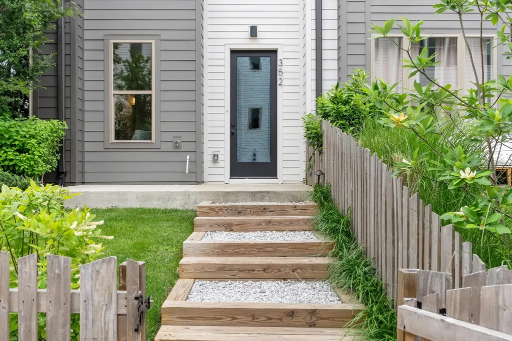 352 East Village Lane Nashville TN 37216