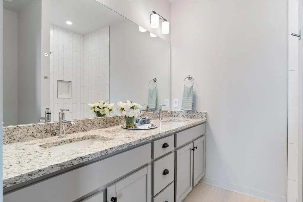 352 East Village Lane Nashville TN 37216