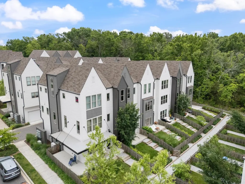352 East Village Lane Nashville TN 37216