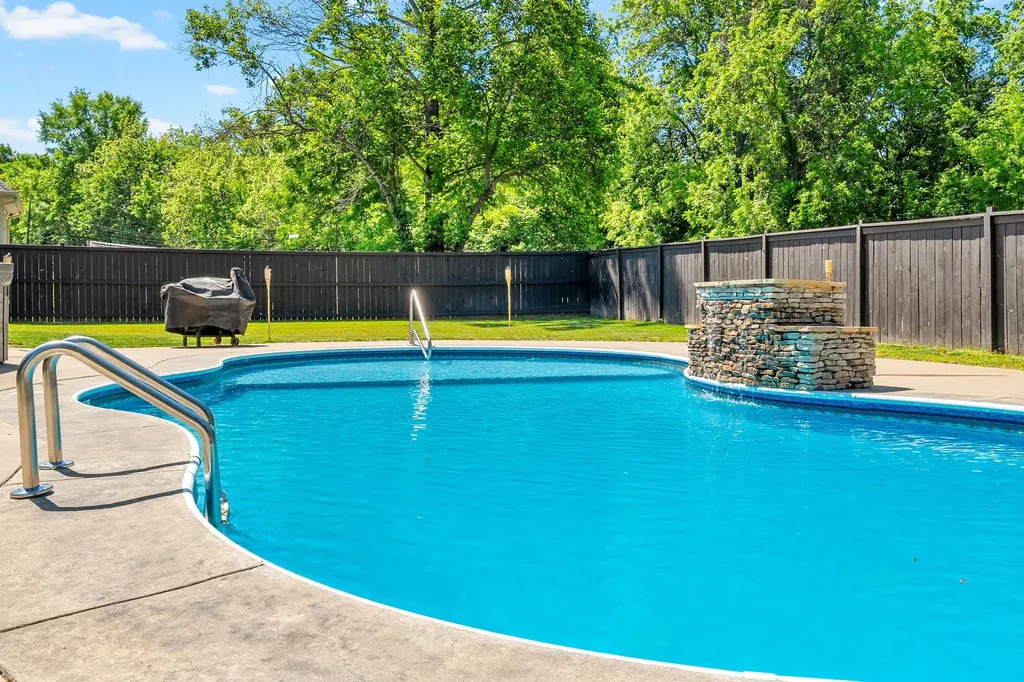 4334 Memory Lane Adams TN 37010