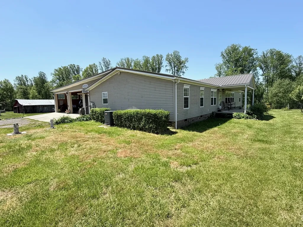 2364 Geedsville Road Bradyville TN 37026