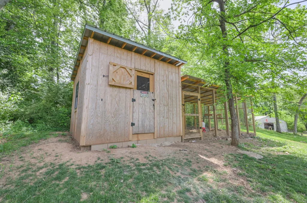 2153 Williamsport Pike Columbia TN 38401