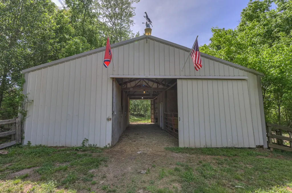 2153 Williamsport Pike Columbia TN 38401
