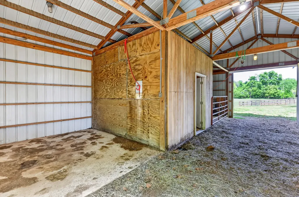 2153 Williamsport Pike Columbia TN 38401