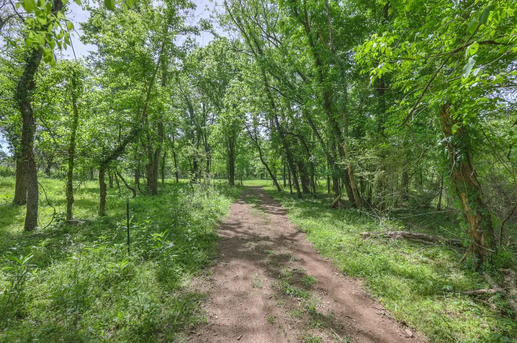 2153 Williamsport Pike Columbia TN 38401