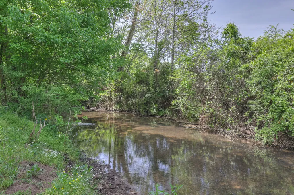 2153 Williamsport Pike Columbia TN 38401