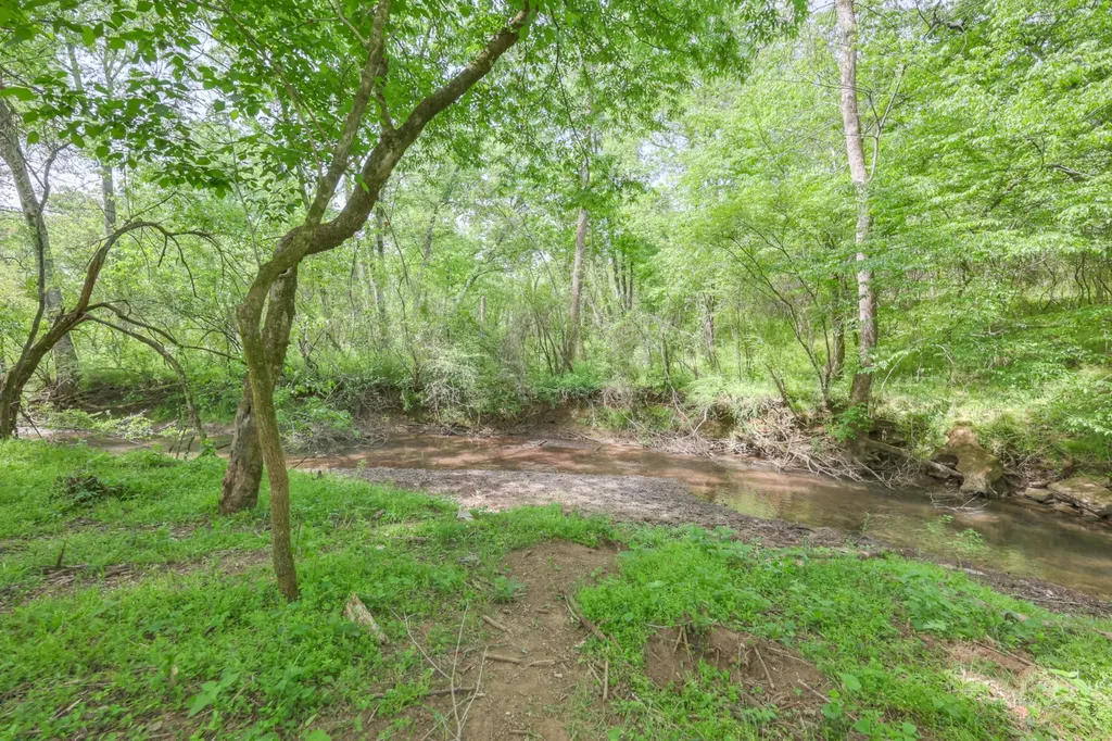 2153 Williamsport Pike Columbia TN 38401