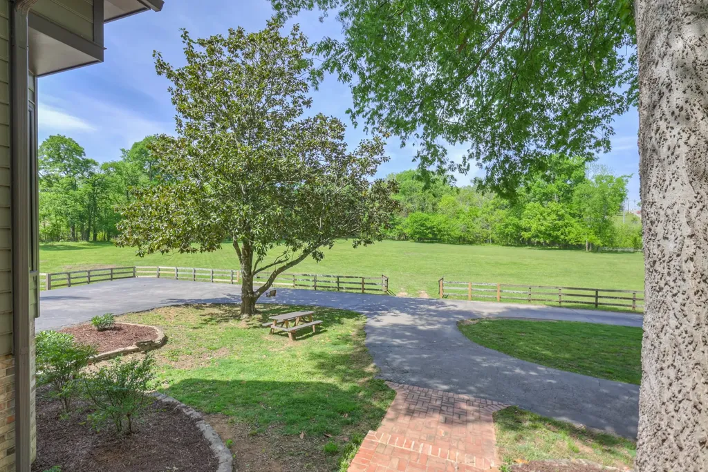 2153 Williamsport Pike Columbia TN 38401