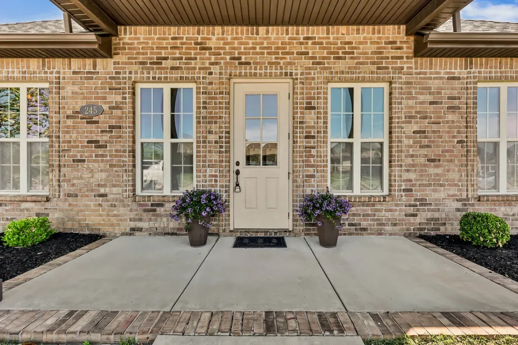 253 Dorchester Circle Clarksville TN 37043