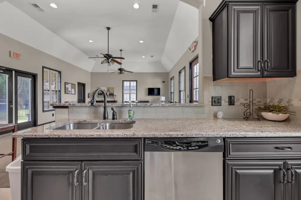 253 Dorchester Circle Clarksville TN 37043