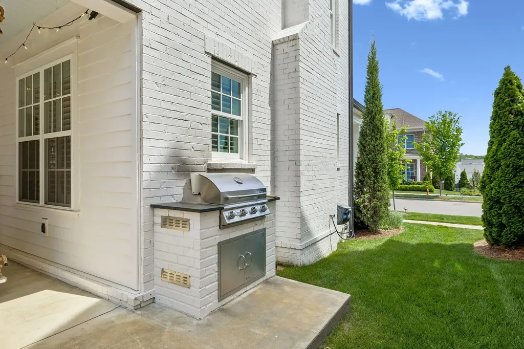 290 Stephens Valley Blvd, E Nashville TN 37221
