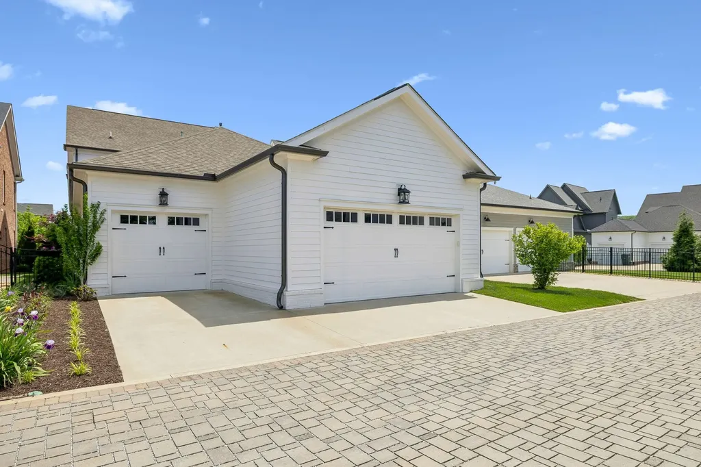 290 Stephens Valley Blvd, E Nashville TN 37221