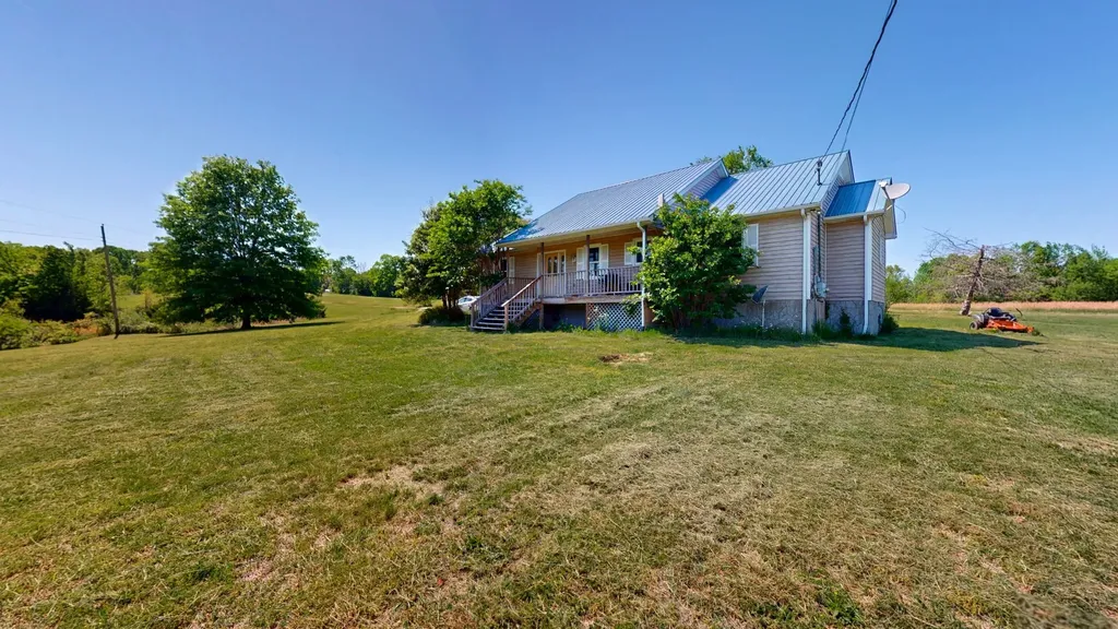 881 Coaling Road Charlotte TN 37036