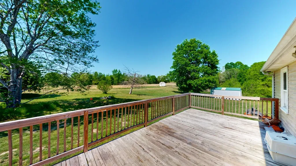 881 Coaling Road Charlotte TN 37036
