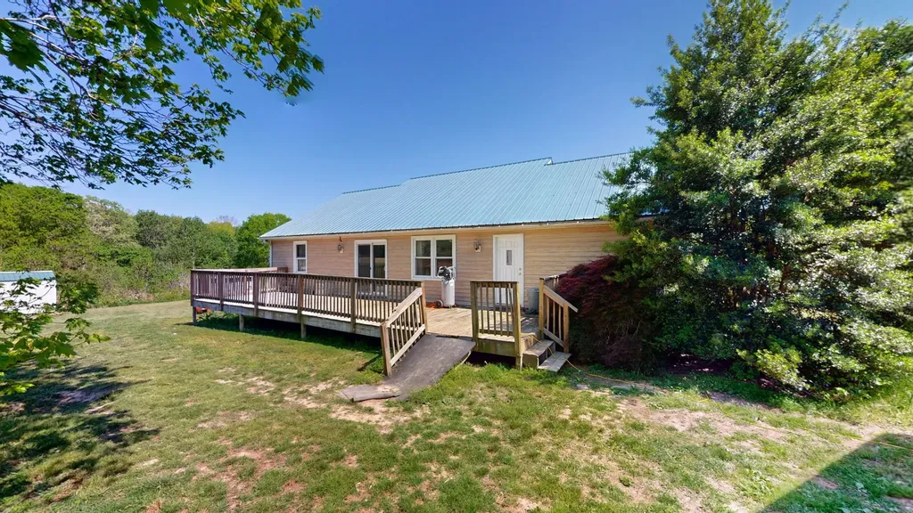 881 Coaling Road Charlotte TN 37036