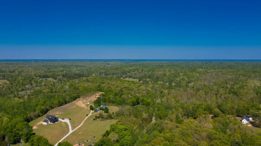 881 Coaling Road Charlotte TN 37036