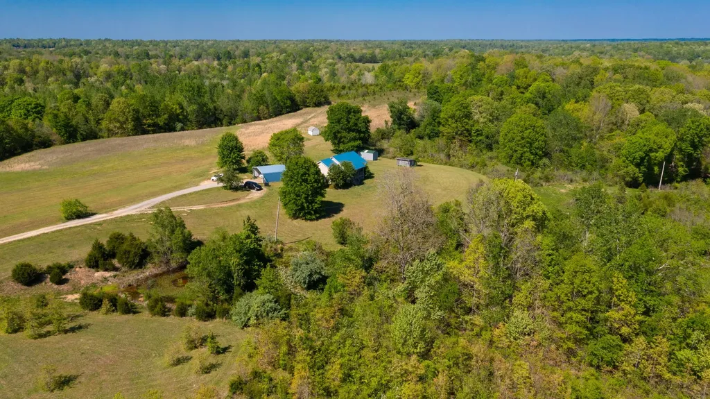 881 Coaling Road Charlotte TN 37036