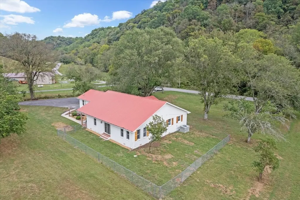 315 Little Creek Road Pleasant Shade TN 37145