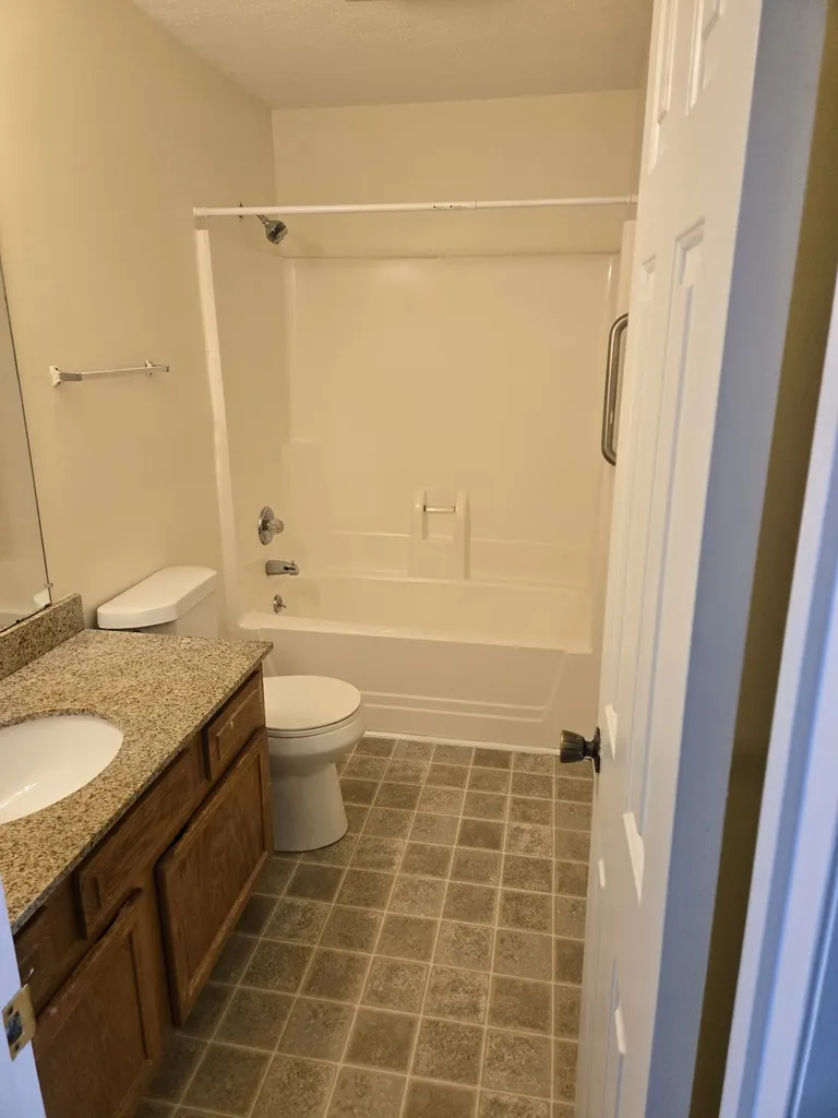 255 Mayflower Ln, N Madison TN 37115