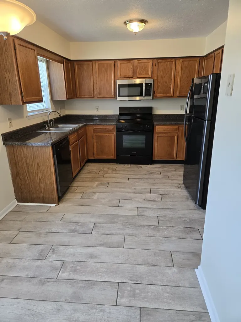 255 Mayflower Ln, N Madison TN 37115