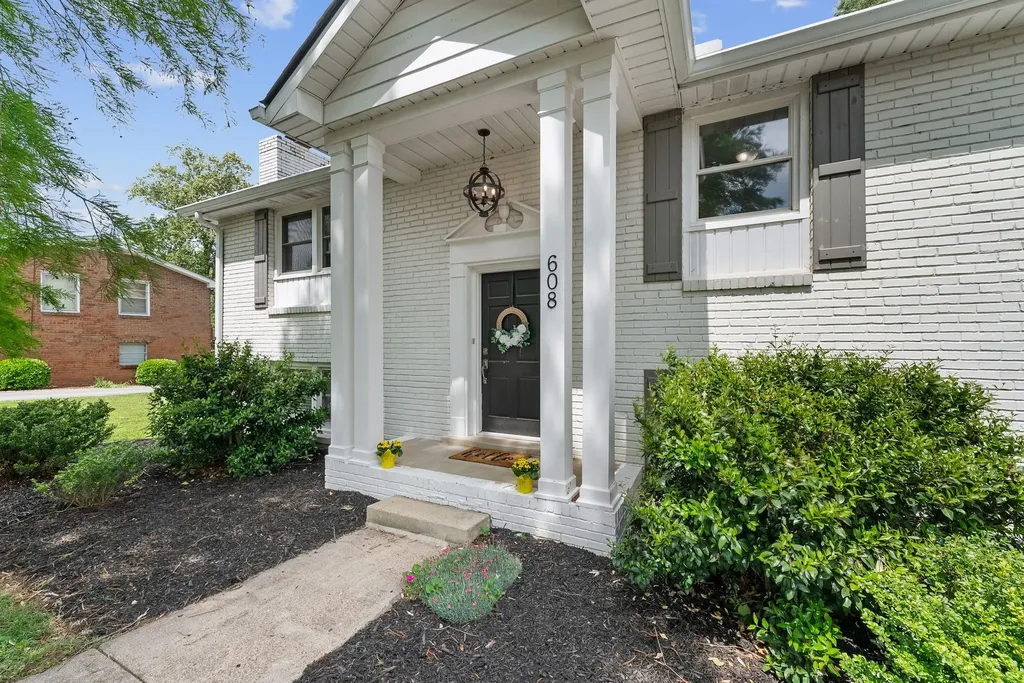 608 Harpeth Pkwy, E Nashville TN 37221