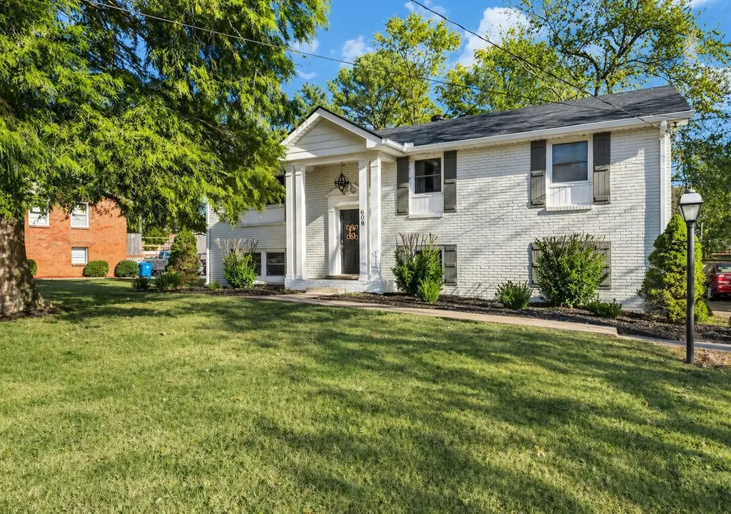 608 Harpeth Pkwy, E Nashville TN 37221