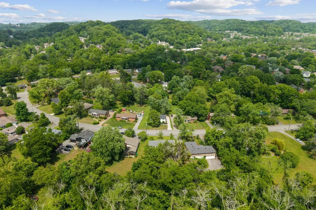 608 Harpeth Pkwy, E Nashville TN 37221