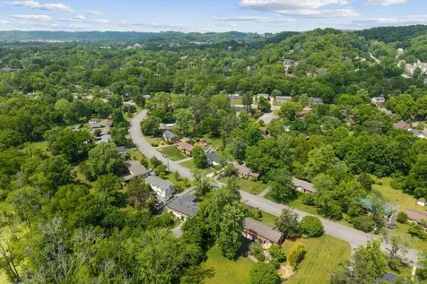 608 Harpeth Pkwy, E Nashville TN 37221