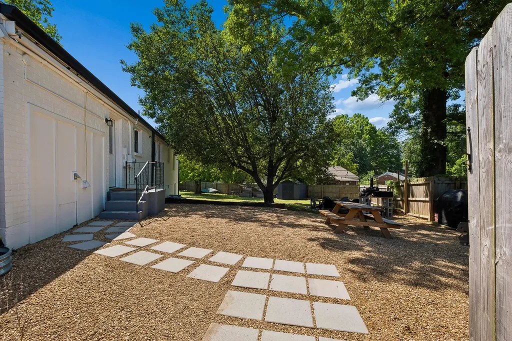 4311 Saunders Avenue Nashville TN 37216