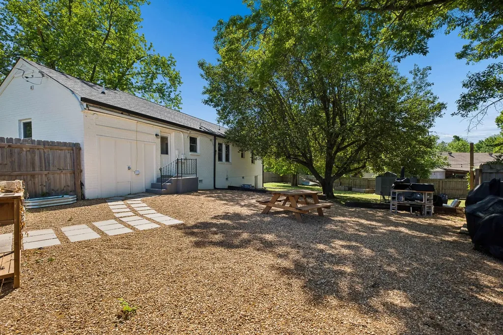 4311 Saunders Avenue Nashville TN 37216