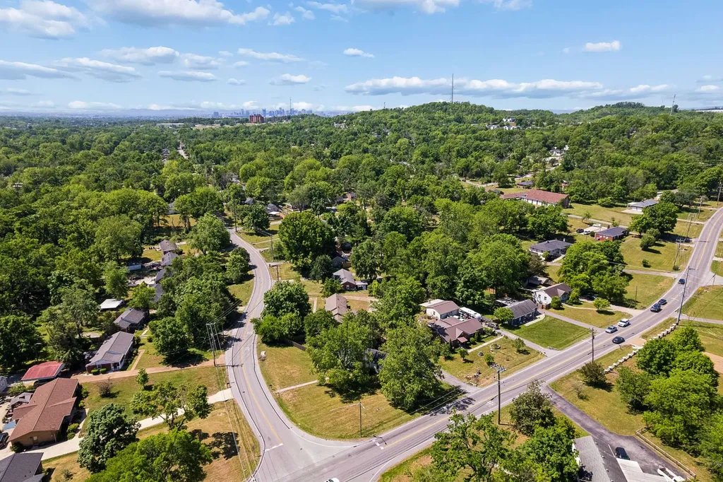 4311 Saunders Avenue Nashville TN 37216