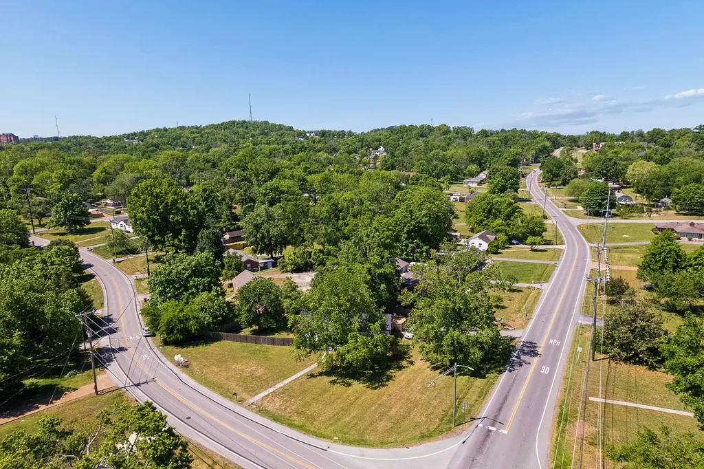 4311 Saunders Avenue Nashville TN 37216